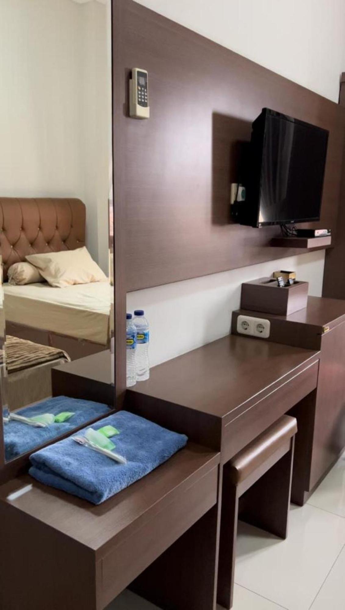 Hens Guesthouse Syariah Gadobangkong Dış mekan fotoğraf