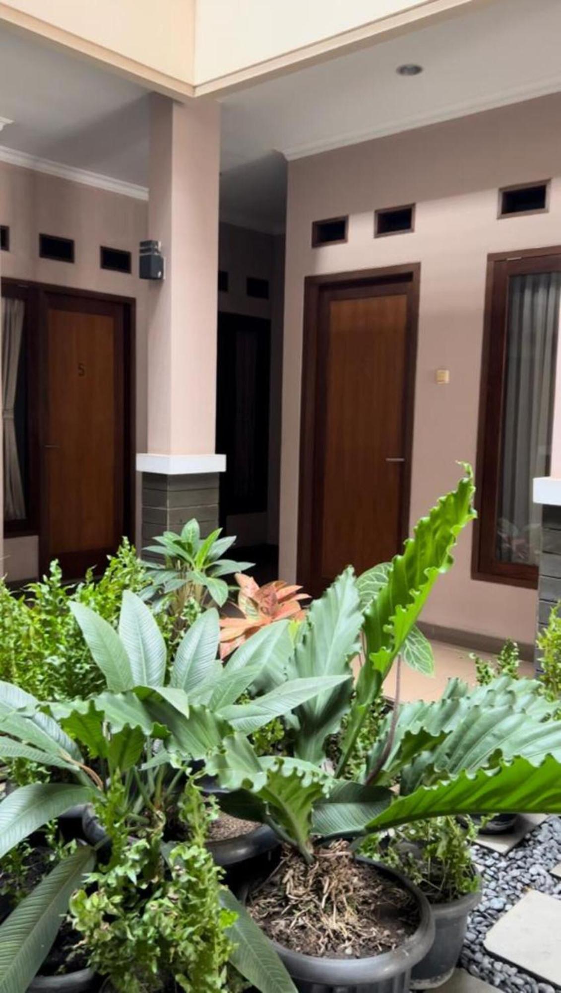 Hens Guesthouse Syariah Gadobangkong Dış mekan fotoğraf