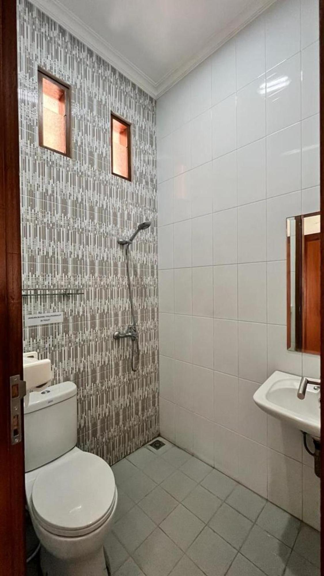 Hens Guesthouse Syariah Gadobangkong Dış mekan fotoğraf