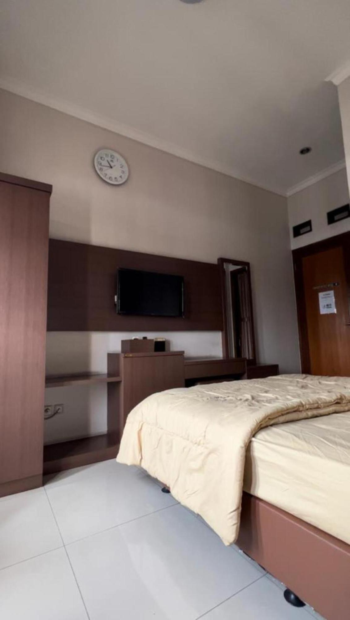 Hens Guesthouse Syariah Gadobangkong Dış mekan fotoğraf