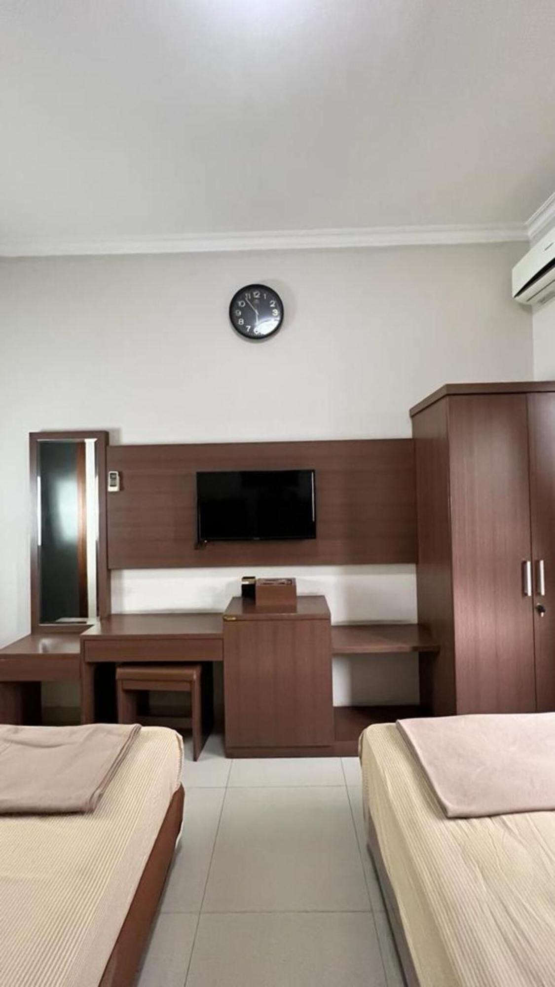 Hens Guesthouse Syariah Gadobangkong Dış mekan fotoğraf